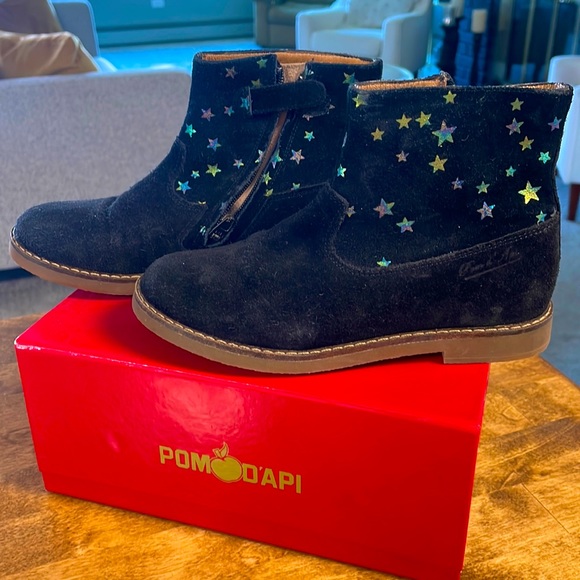 Child’s Pom D’Api suede trip boots with metallic stars. - Picture 1 of 5